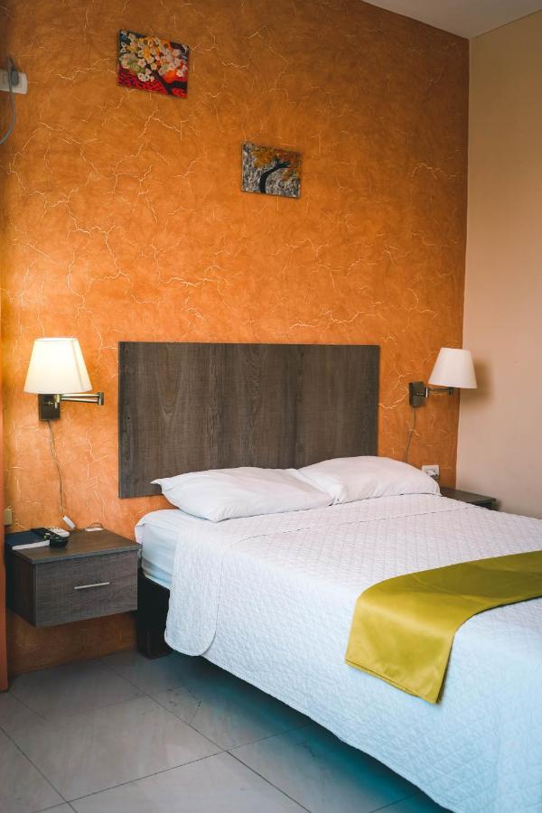 Hotel Manta Beach Madrigal מראה חיצוני תמונה