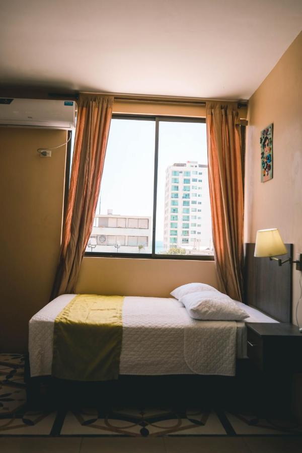 Hotel Manta Beach Madrigal מראה חיצוני תמונה