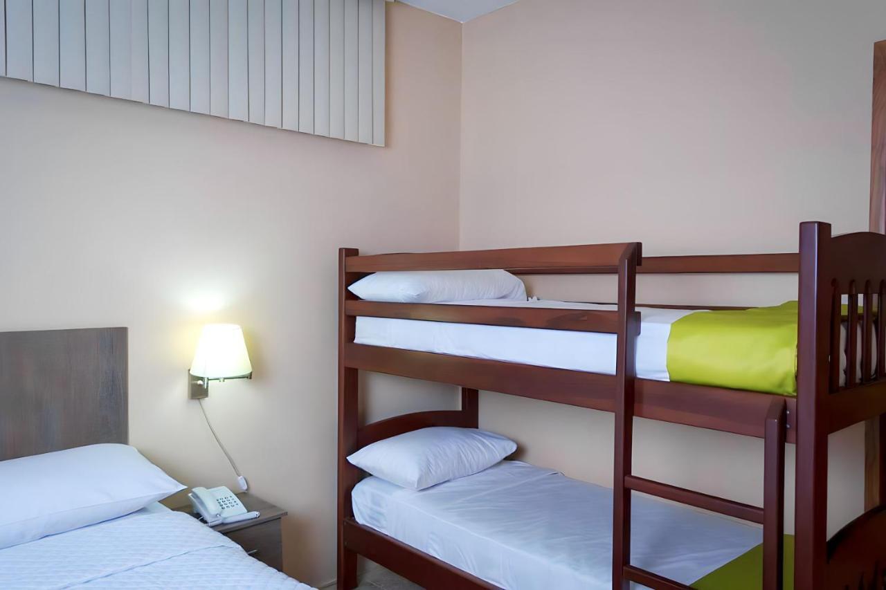 Hotel Manta Beach Madrigal מראה חיצוני תמונה