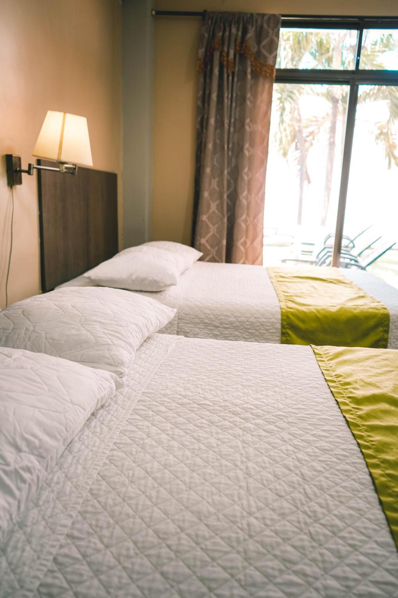 Hotel Manta Beach Madrigal מראה חיצוני תמונה
