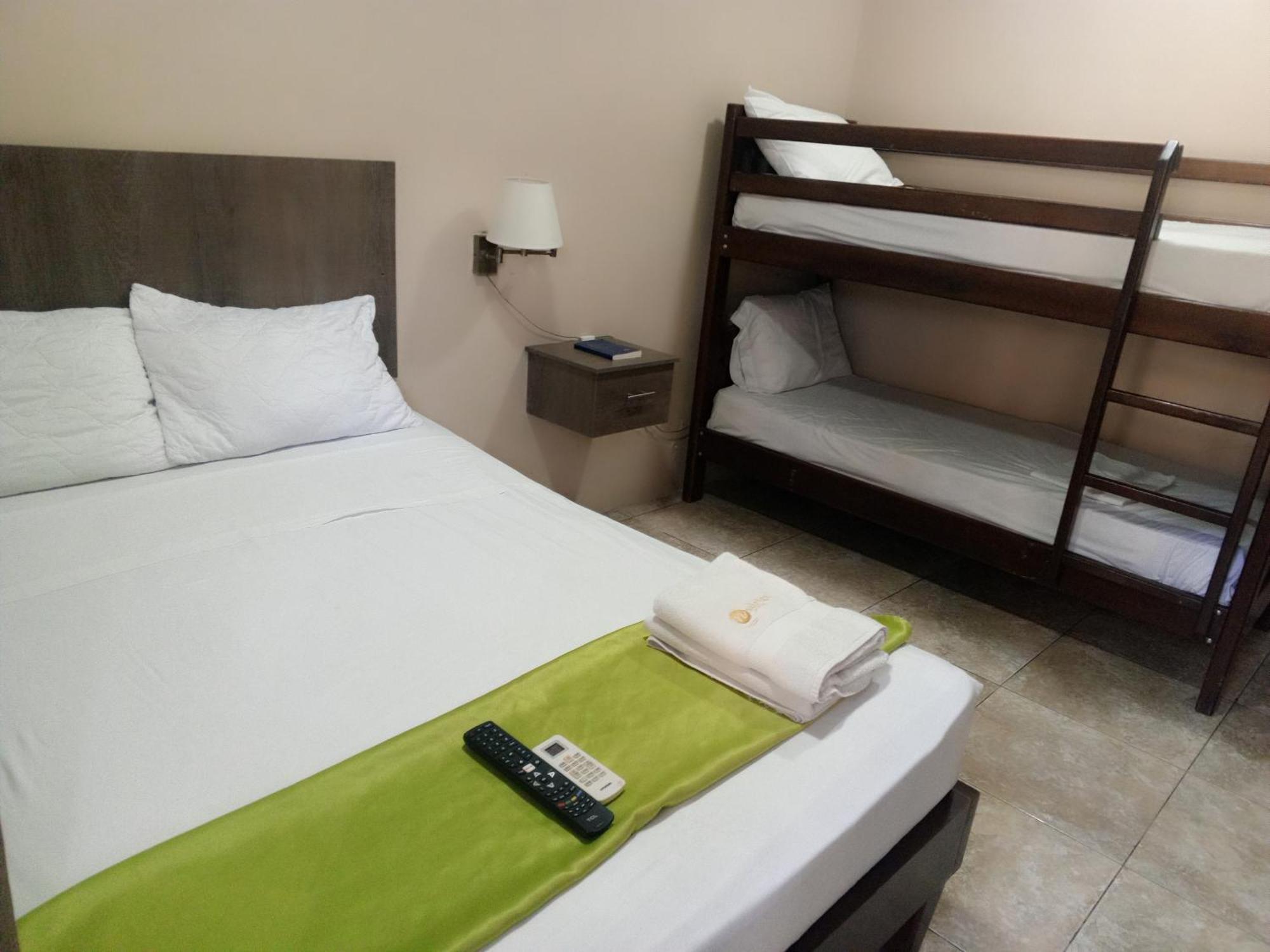 Hotel Manta Beach Madrigal מראה חיצוני תמונה